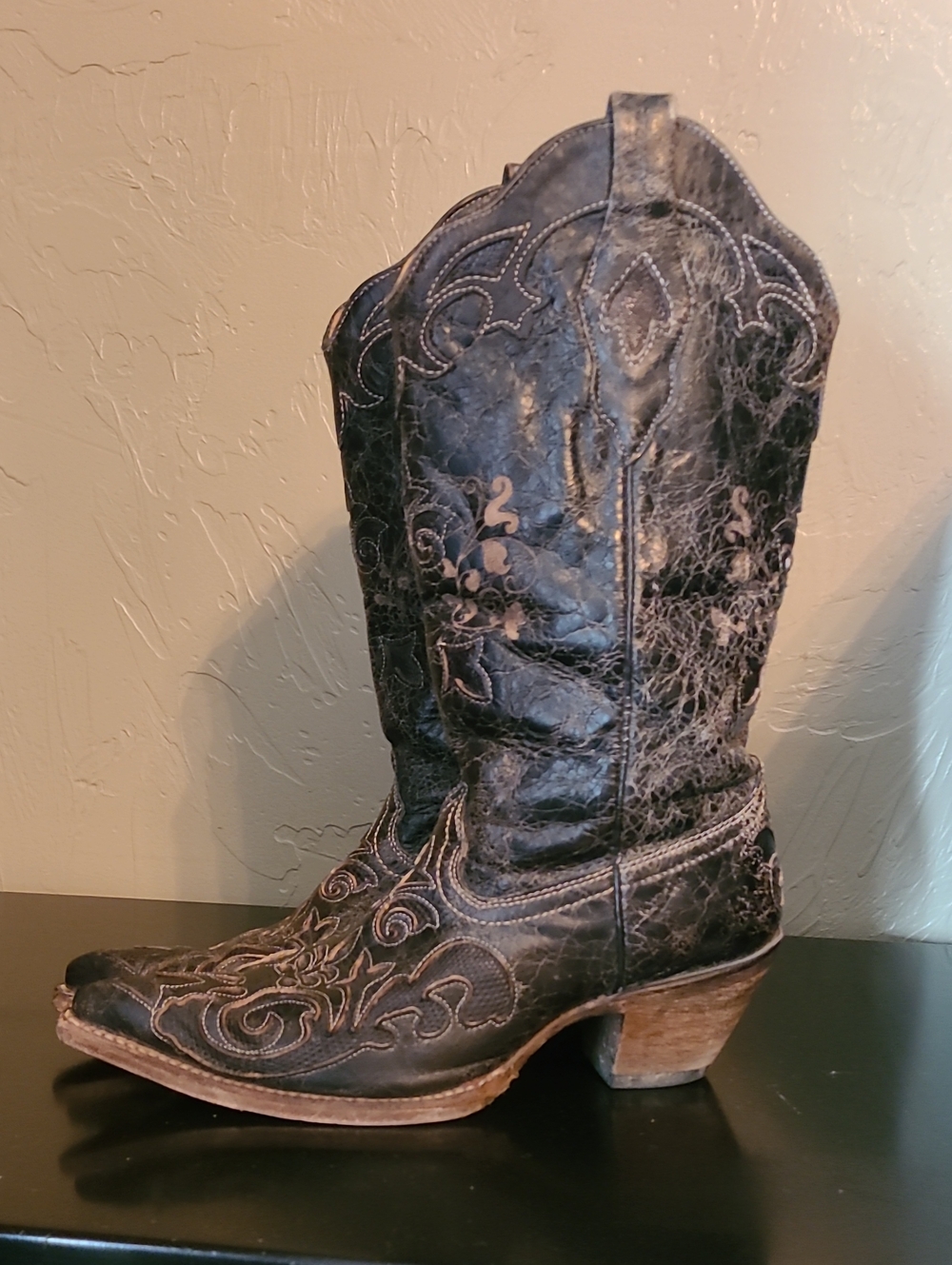 Corral Boots: Women's Lizard Inlay: Pointed Toe Western Boot: 8M